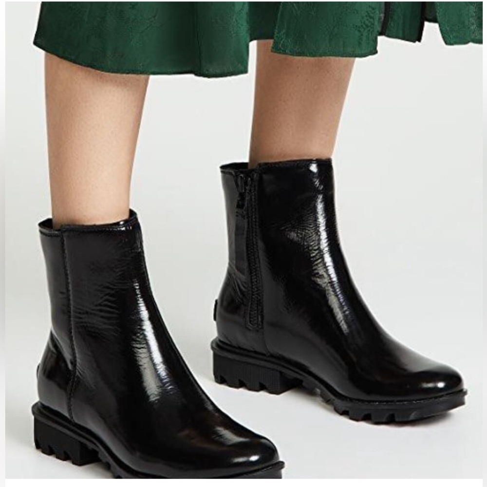 SOREL - Black Phoenix Zip Patent Leather Boot Size 8.5 B18B